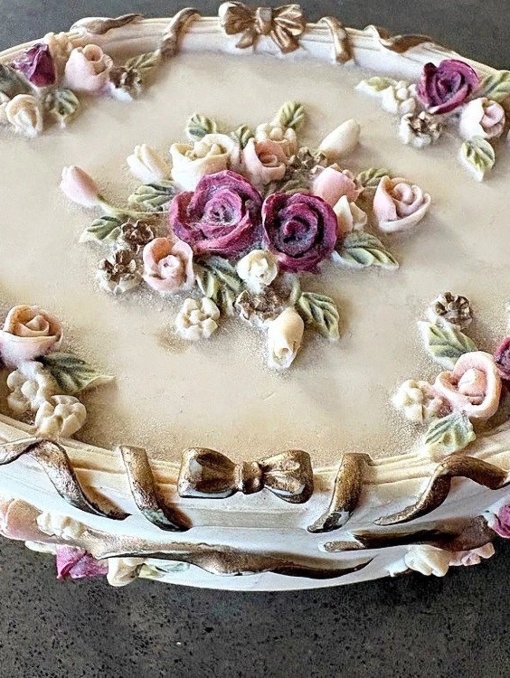 Dezine Victorian Roses Hand Painted Oval Trinket Box Floral  With Lid Beige GUC